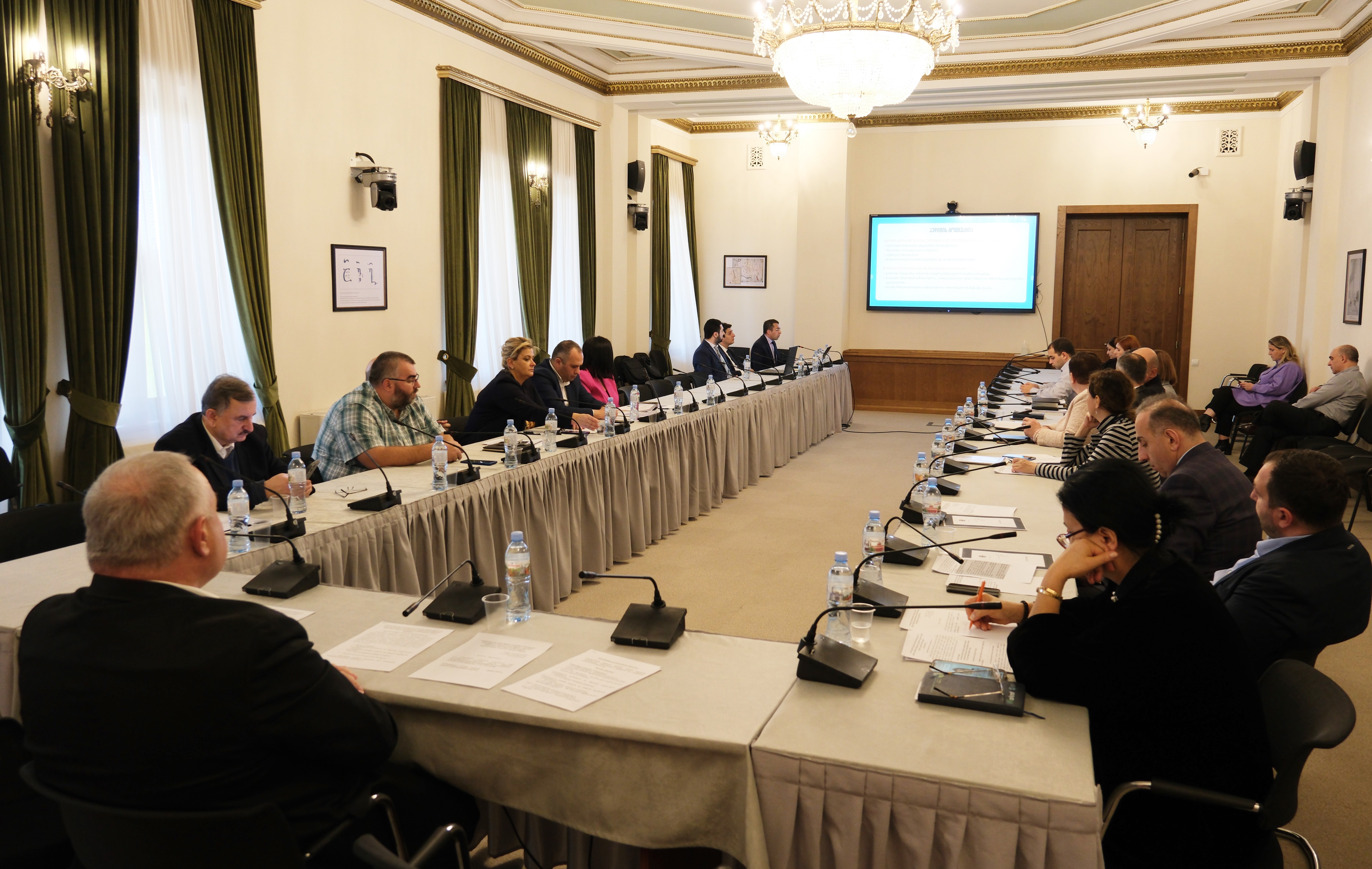 The auditors presented the IT audit report to the members of the Parliament