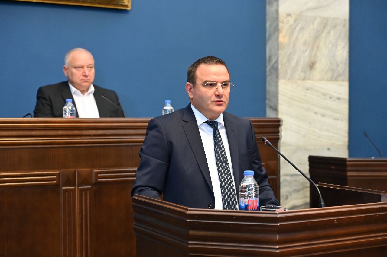 საქართველოს გენერალურმა აუდიტორმა გიორგი გაბიტაშვილმა პარლამენტში 2026 წლის სახელმწიფო ბიუჯეტის კანონპროექტზე დასკვნა წარადგინა