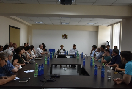 სახელმწიფო აუდიტის სამსახურის საინფორმაციო-საკონსულტაციო შეხვედრა პოლიტიკური პარტიების წარმომადგენლებთან